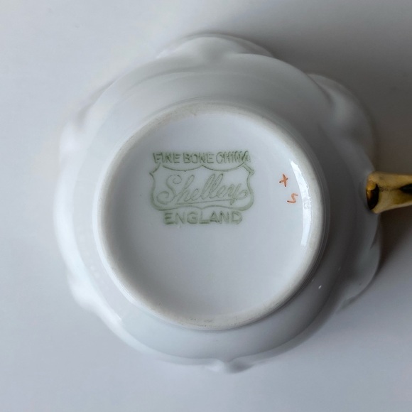Shelley Tea Cup and Saucer W/ Gold Trim - Picture 5 of 7
